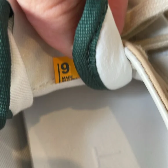 Most comfortable sneaker ever! In amazing shape. The Phoniex in Oak Multi 💚 - Picture 14 of 15